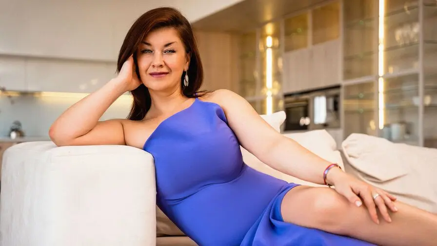 View more of AnaHemsworth