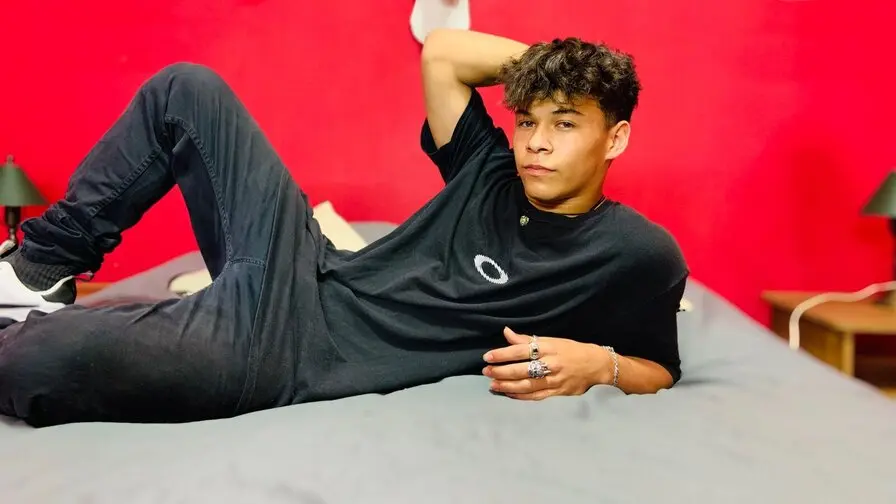 View more of TaylerSmit